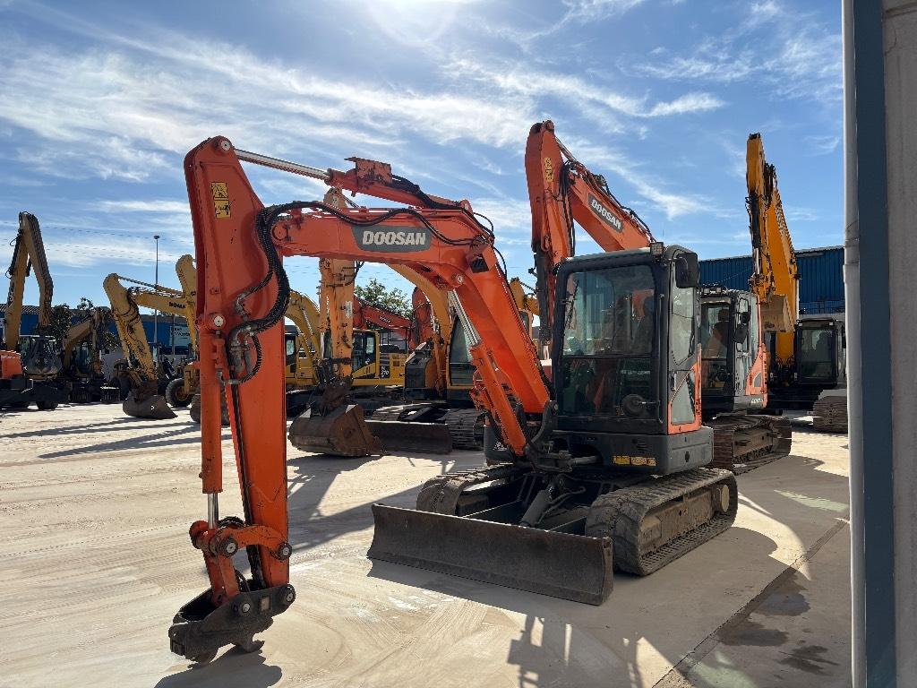 Doosan DX 63-3 Excavadoras de cadenas